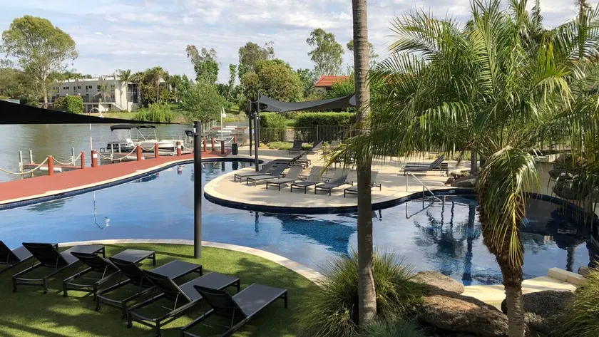 Waterfront 37 Luxury on Lake Mulwala - Image 1