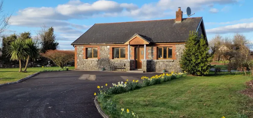 Cottage on Lough Ree / River Shannon in the heart of Ireland - Image 1