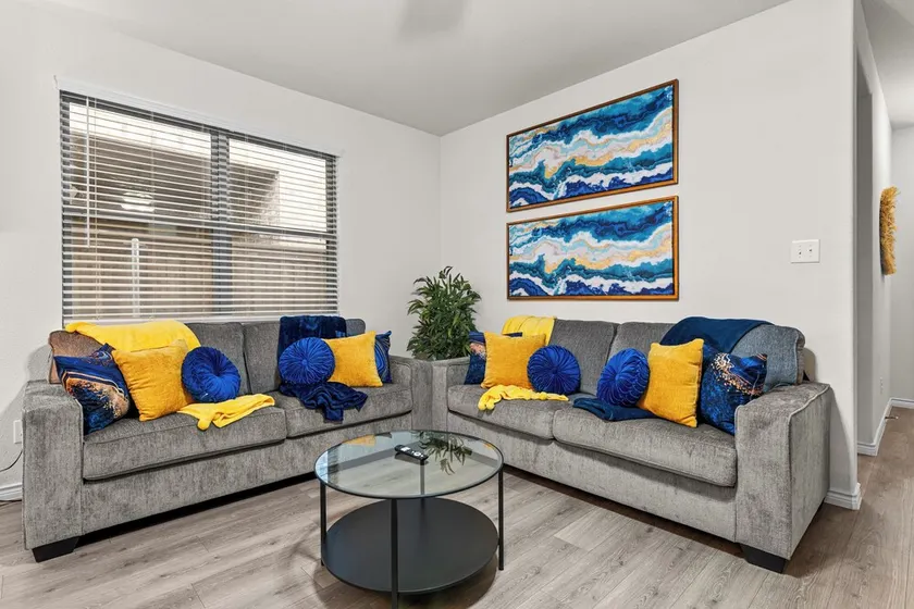 Single-Level Crew Stay | 3BR Near Aubrey Projects - Image 1