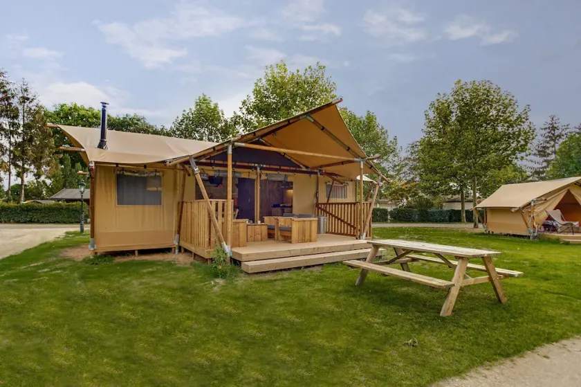 Glamping 6-person safari tent - Image 1