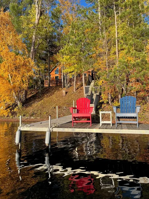 Hayward, Round Lake Retreat! Private dock, 3 kayaks, beautifully maintained! - Image 1