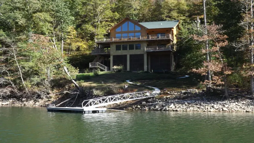 MTN CABIN LAKEFRONT,CANOE/3 KAYAKS,POOL TABLE,DOCK,FIRE PIT, FIREPLACE,JACUZZI - Image 1