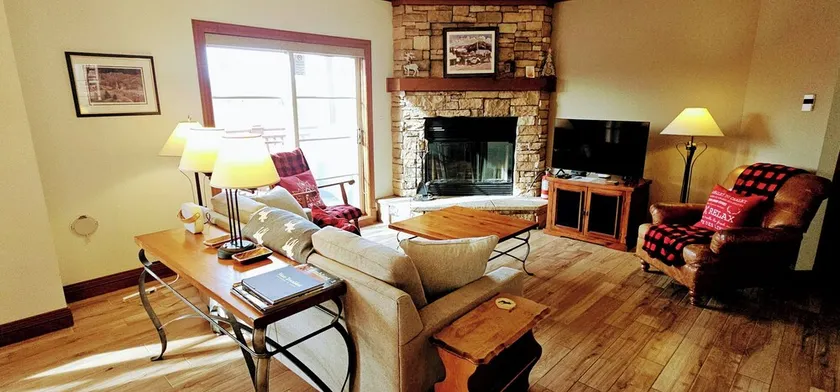 RENOVATED- Ski in&out /Walk to village/ Corner Unit/Pool (summer) Sunny/Views/AC - Image 1