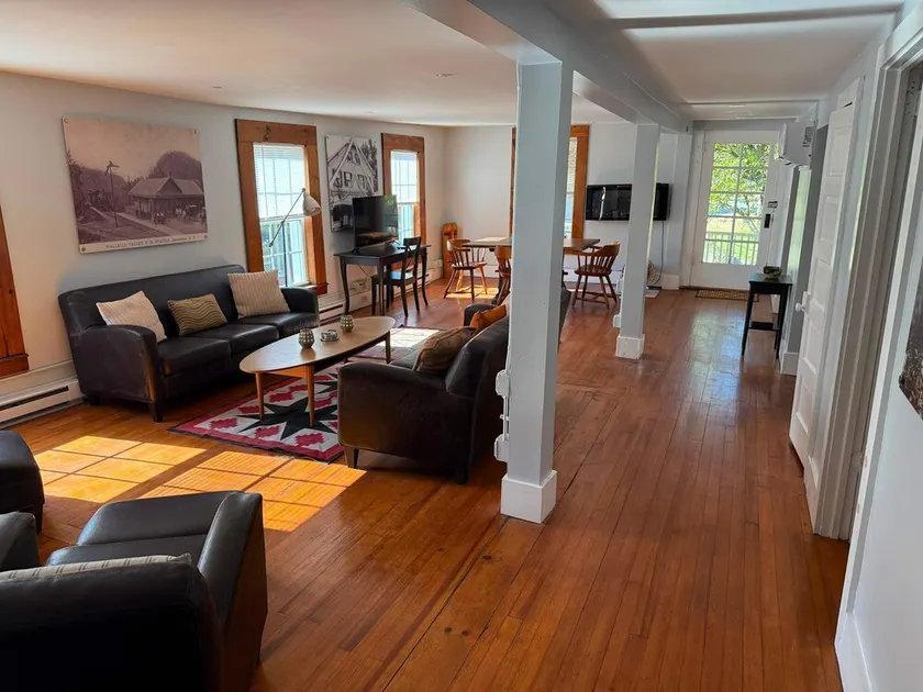 2BR Pet-Friendly Walk to Cafes Trails & Wineries - Image 1