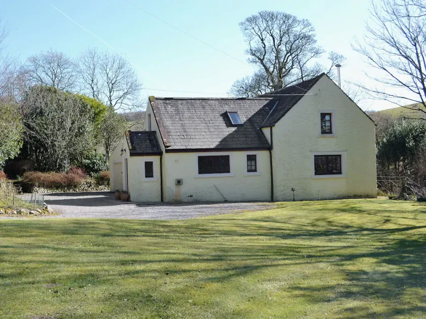 4 bedroom accommodation in Near Castle Douglas - Image 1