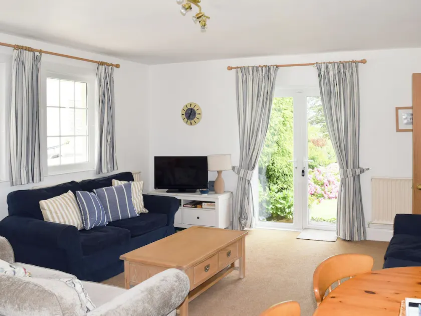 2 bedroom accommodation in Herbert Road - Image 1