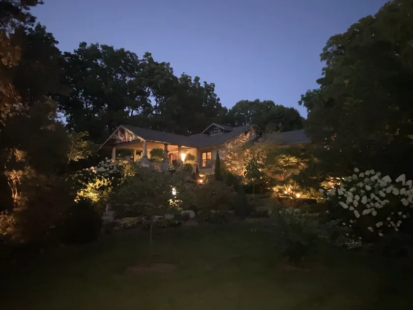 Suite nestled in a garden beside a 13 acre park in the heart of the city. - Image 1