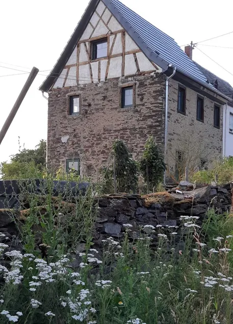 Dreamy farmhouse in a direct location on popular hiking trails - Image 1