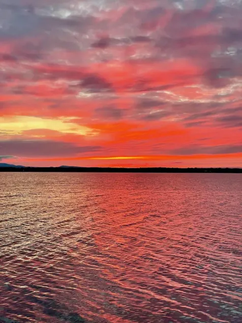 Lake Champlain Waterfront: Year-round, Incredible Sunsets, Kayaks, Firepit & W/D - Image 1