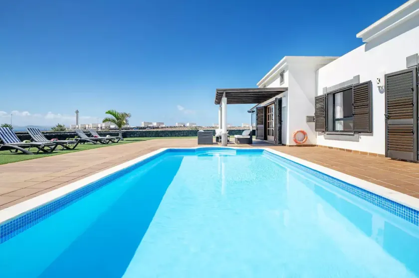 Fabulous villa, privat pool, gratis Wi-Fi, bra läge, havsutsikt. - Image 1