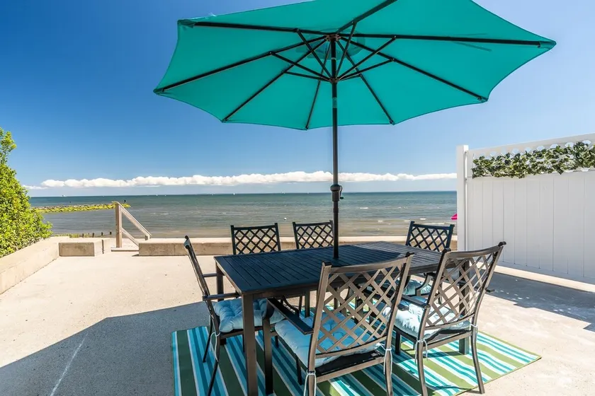 Bord de l'eau / chalet en bord de mer situé au coeur de Fairfield Beach !! - Image 1