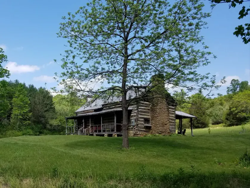 Pre-Civil War rustikke hytte på 30 hektar ti minutter fra Blue Ridge Parkway - Image 1