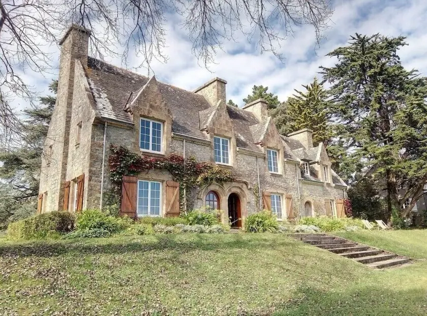 Large family villa facing Morgat beach with sea view. - Image 1