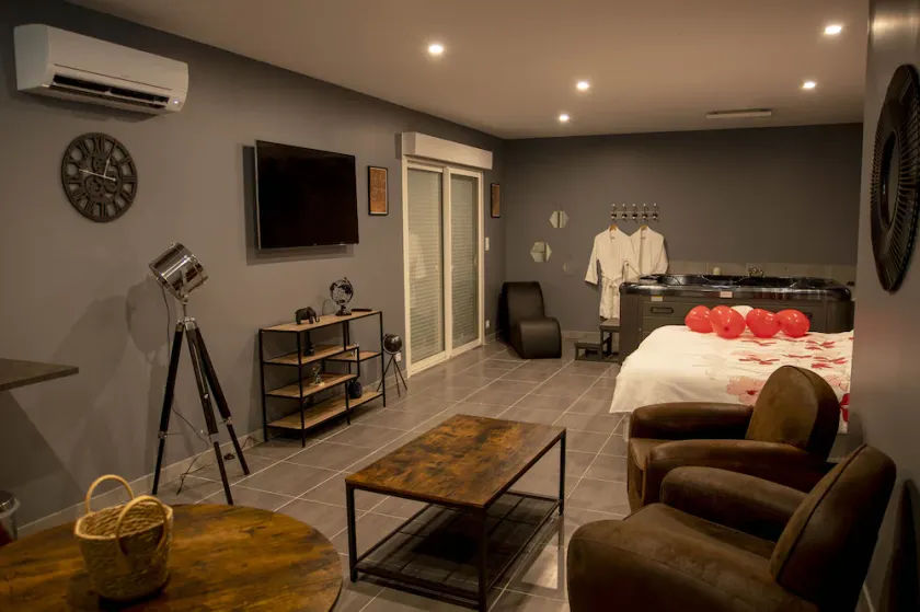 The cozy little nest parenthesis with Jacuzzi - Image 1