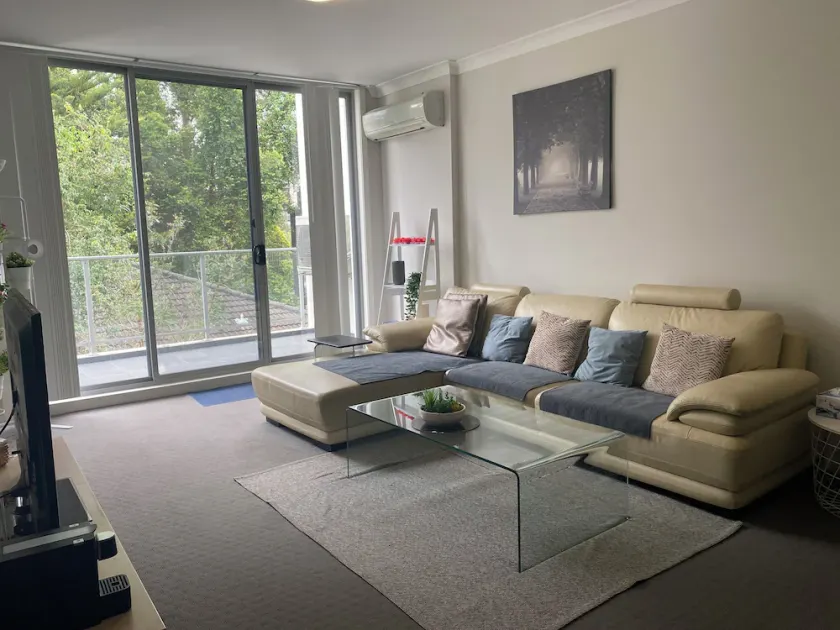 Cozy Modern Home With Free parking - Image 1