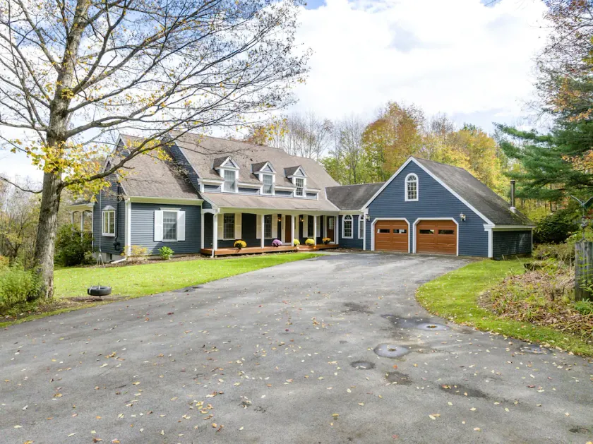 The Smith House - Beautiful Home in Ideal Location! - Image 1