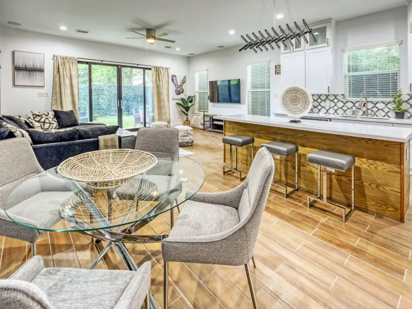 \"Stunning home in the shadows of downtown Showstopper New Listing\" - Image 1