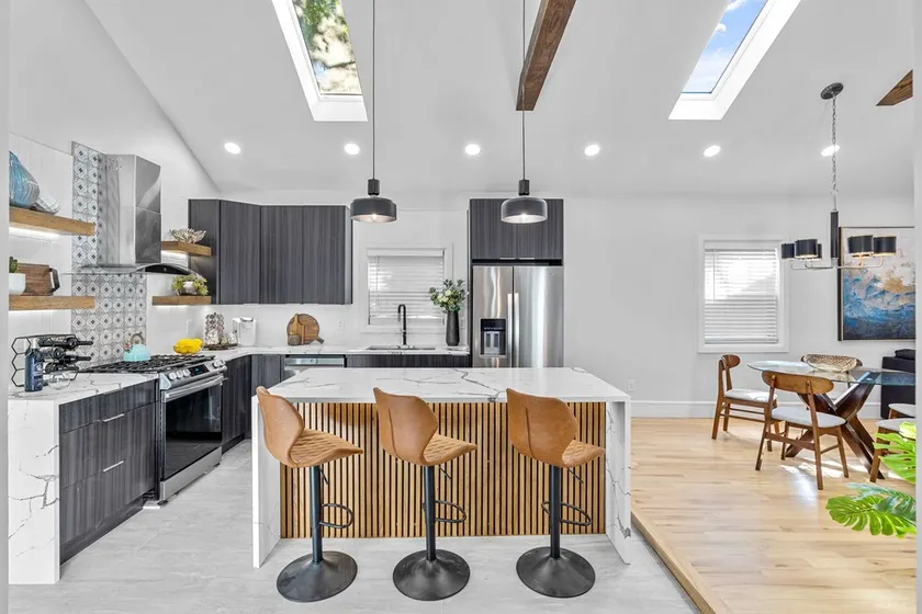 Black Swan House- ATL Lux Living - Image 1