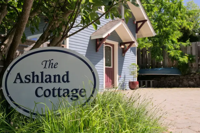 The Ashland Cottage, gå til byen - Image 1
