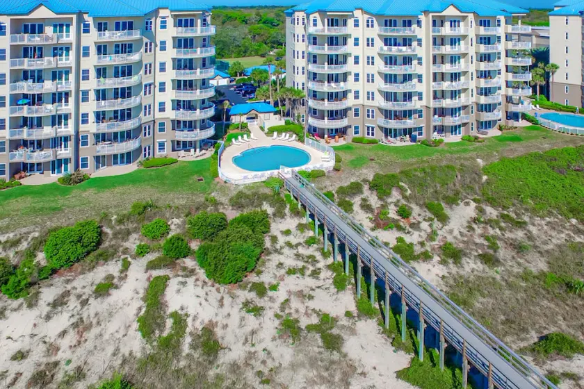 Oceanfront, 2nd-Floor Condo with Balcony, HDTVs, WiFi, AC & Shared Pool - Image 1