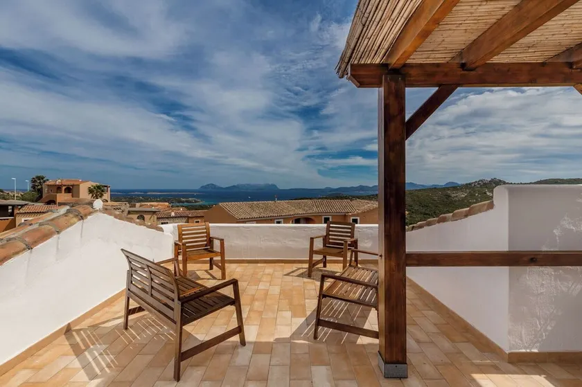2 km from Porto Cervo, with panoramic terrace, garden, WiFi, parking, A/C - Image 1