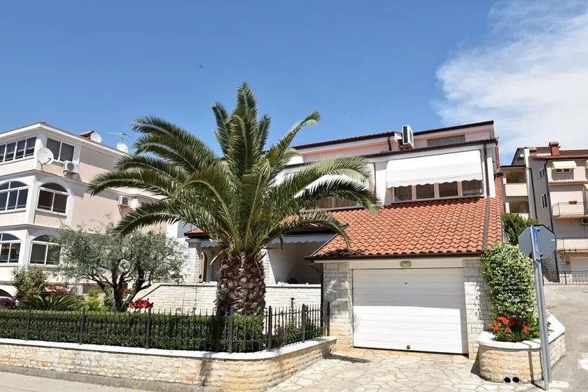 Apartment Vita with Terrace and Garden View - Image 1