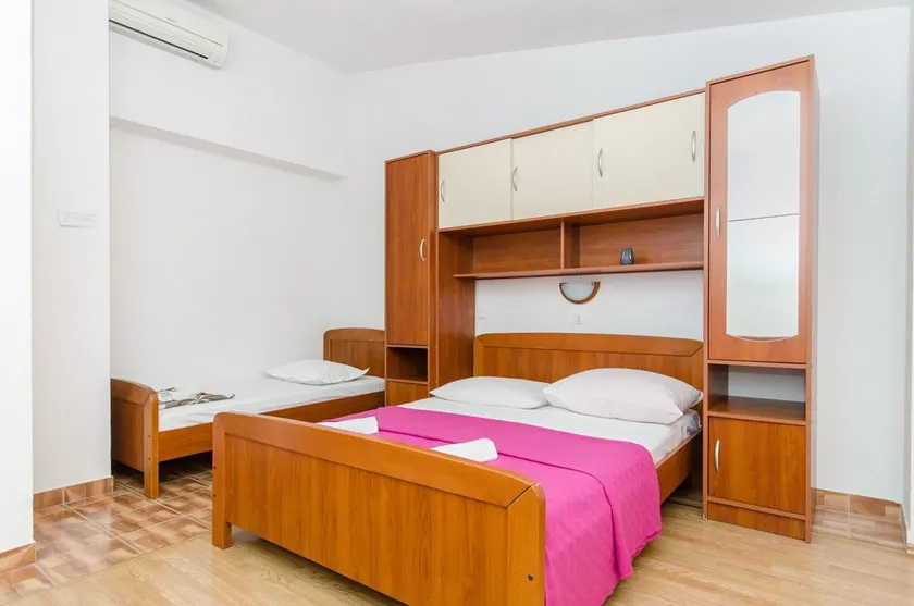 Apartment and Rooms Ivan - Image 1