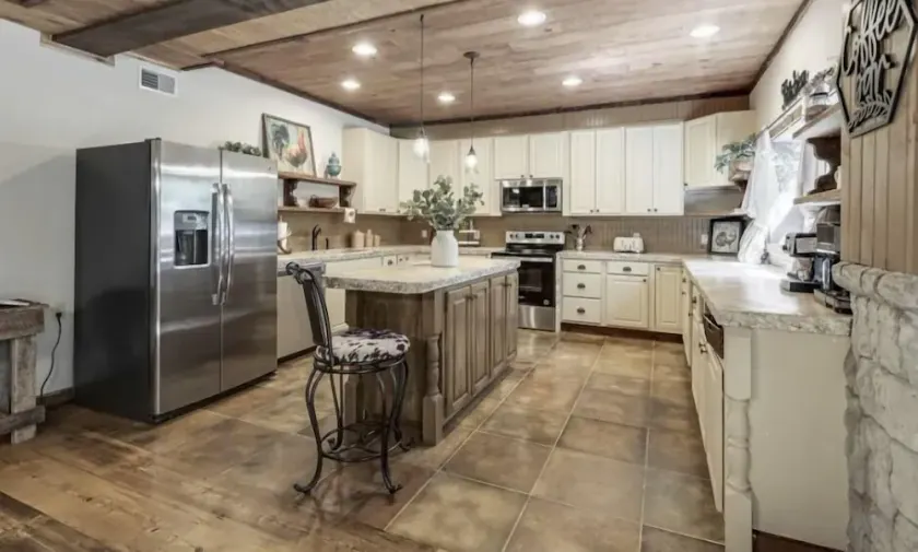 The Log Palace Private Guest Suite 2 Bedroom Cabin by RedAwning - Image 1