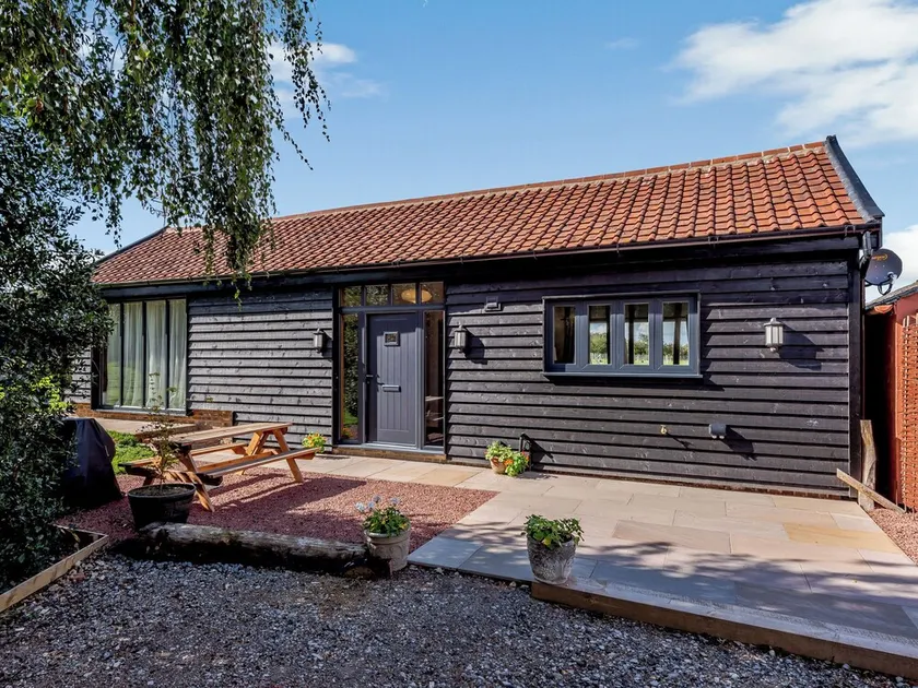 1 bedroom accommodation in Raydon near Ipswich - Image 1