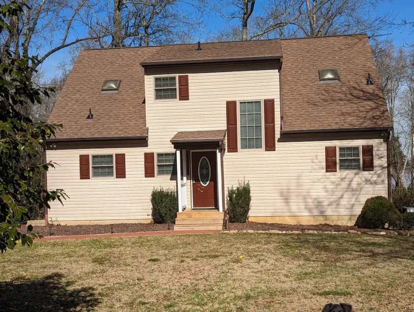 Private house on the James River Spring Grove Great fishing swimming boating  - Image 1
