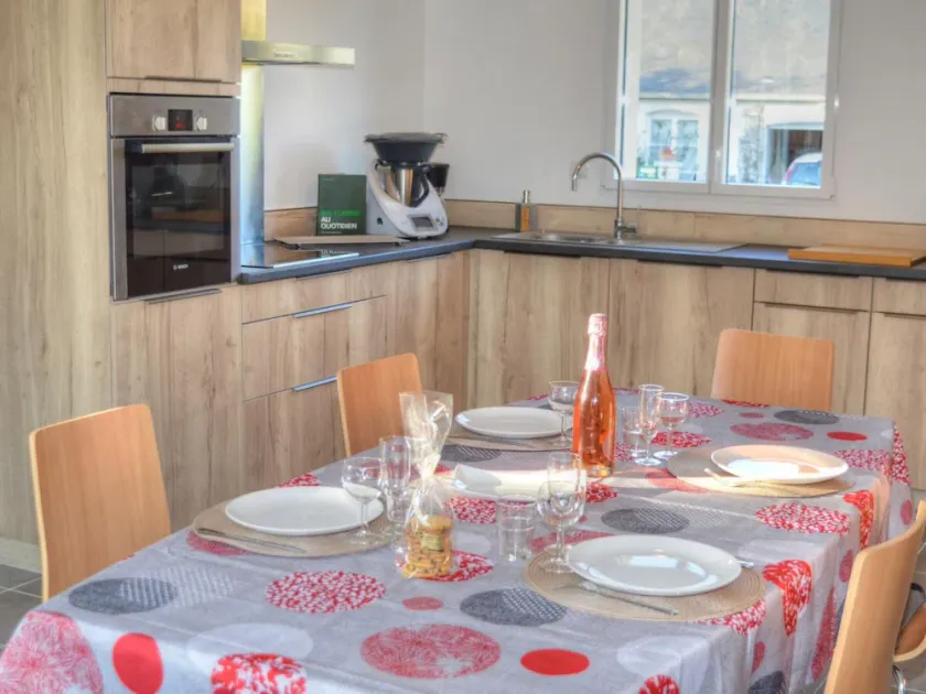 Modern Gîte with Garden, Near Loire Castles & Zoo, All-Inclusive, Biking & Fishing Nearby - Image 1