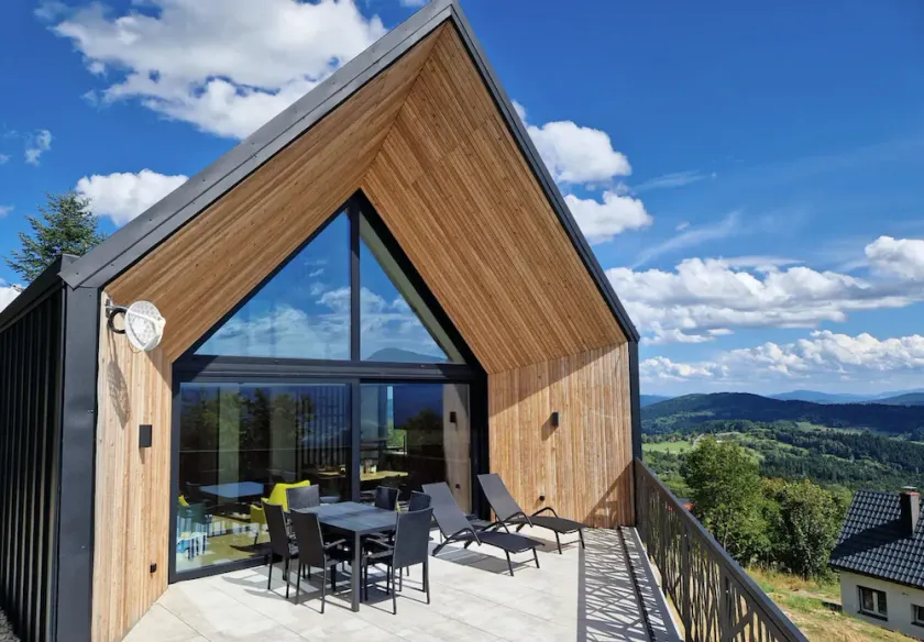 House with a garden and a view of the mountains - Image 1