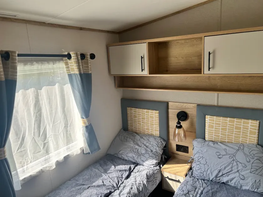 Hafan y Mor Park 3-Bed Caravan Sleeps 8 Pets Ok - Image 1