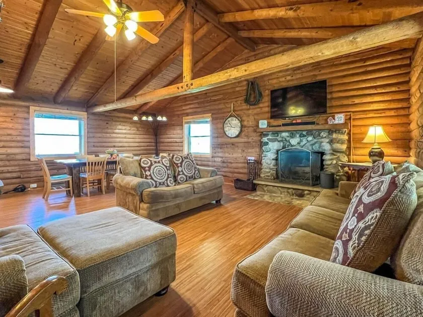 Elkhorn 3 Bedroom 2 Bathroom Log Cabin Sleeps 8 - Lincoln Log Cabin - Image 1