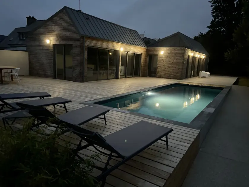 New wooden house, swimming pool, 5 minutes' walk from the beach. - Image 1
