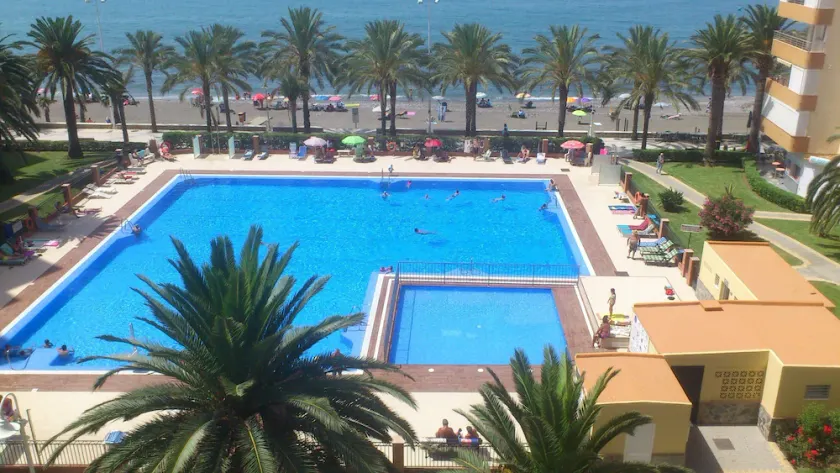 LÄGENHET STUDIO IN FRONTLINE BEACH, Havsutsikt, pool, tennis - Image 1