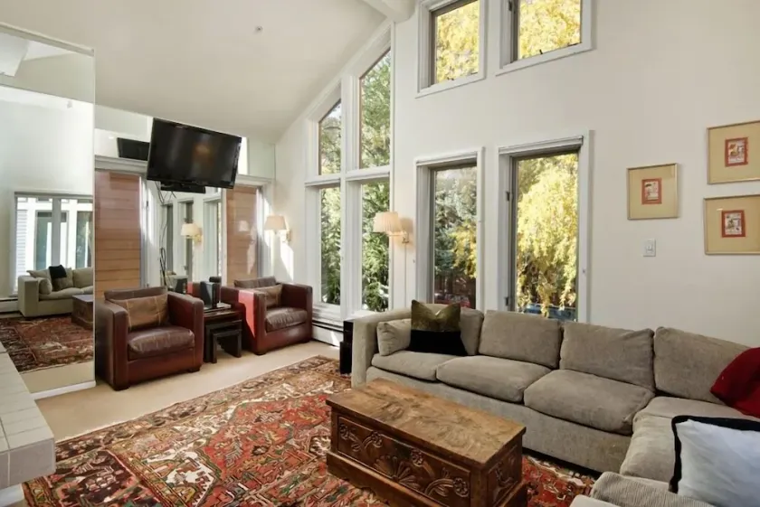 Old Hundred Unit 102, Townhouse with Treetop Views & Excellent Location, 3 Blocks to Ski Slopes - Image 1