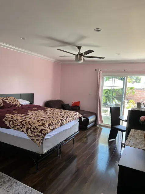 Just the two of us- Romantic pool view and private entry Sleeps 2 Near CSUN - Image 1
