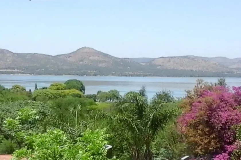 Hartbeespoort Dam Getaway Apartment - Image 1