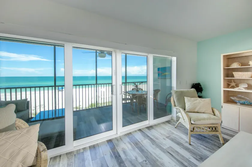 BEACH FRONT 2 BEDROOM 2 BATH CONDO  - Image 1