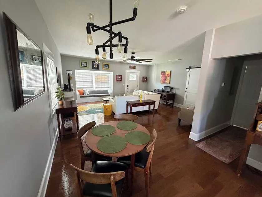 House with large deck, walking distance to Historic Downtown Winter Garden - Image 1