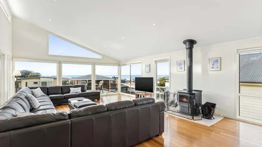 Seaview on Seaview - Exceptional & Spacious With Sensational Views - Image 1