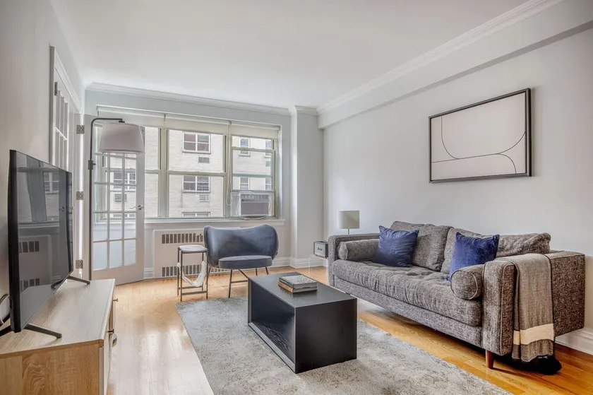Hip Murray Hill 1BR w/ Elevator, Gym & Doorman, by Blueground - Image 1