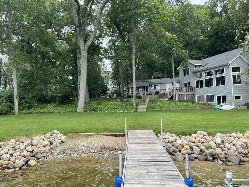 Lake House Get-A-Way - Enjoy All 4 Season - Image 1