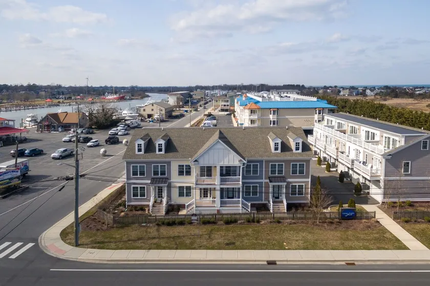 Four bedroom townhome is close to beach and town! Unit 2A Canal Place - Image 1