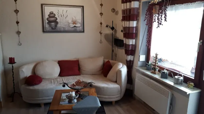 Bright 2-room apartment (48 sqm) for 2 people with large terrace and garden - Image 1