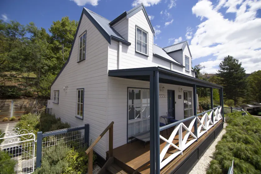BlueMill Cottage Bright - The Complete Luxury Getaway - Image 1