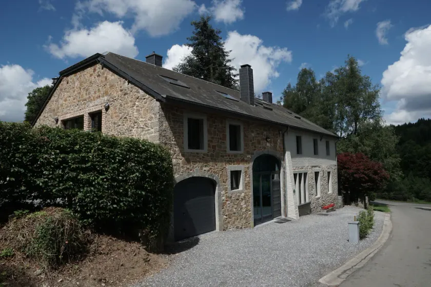 La Grange de Lesse, casa di carattere tra boschi e fiume - Image 1