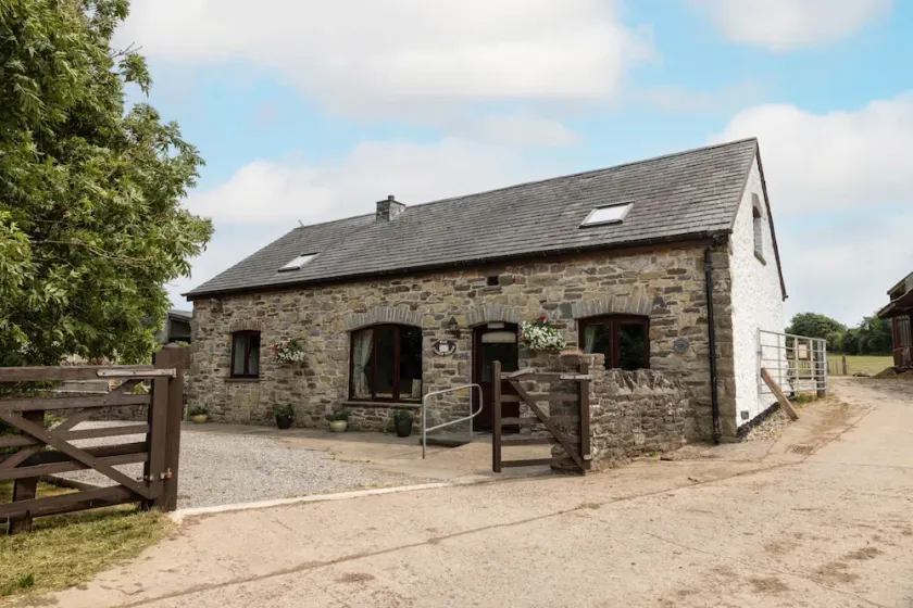 The Coach House  4 bed, 4 bathroom cottage - Image 1