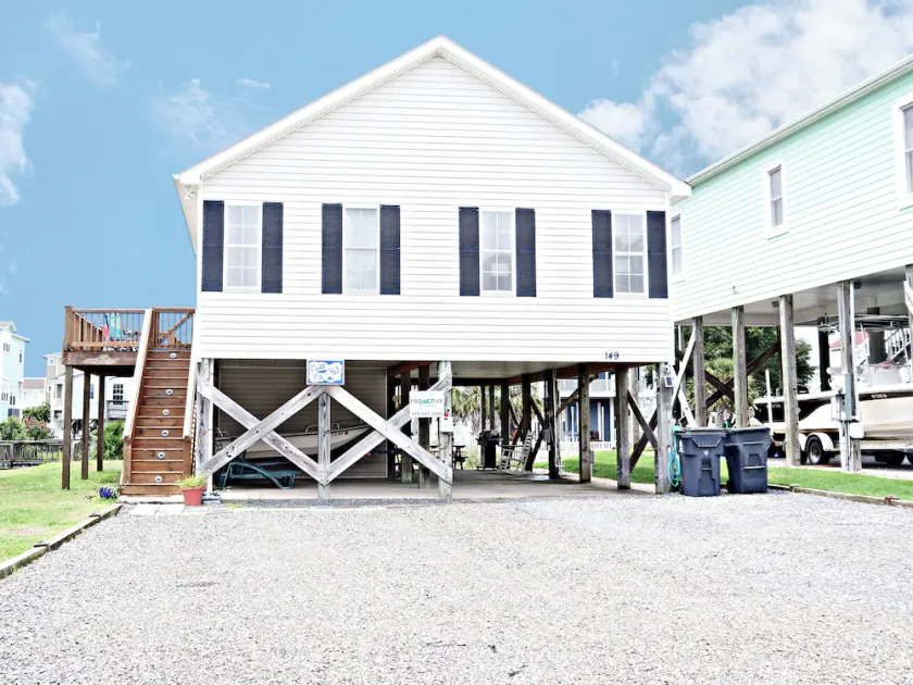 \"Miss Me Yet\" - Cottage au bord de la plage au bord du canal avec quai privé - Apportez le bateau et amenez Fido!  Une excellente option Pet Friendly pour vos vacances à la plage! - Image 1